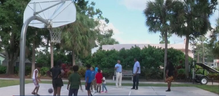 Woman said she’s ‘getting guns’ because Sarasota won’t remove park basketball hoop, texts show