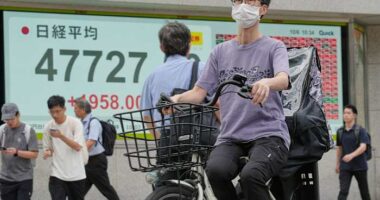 Asian shares advance and oil prices fall as Israel and Hamas agree to pause fighting