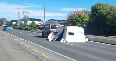 Bizarre moment driver is pictured towing a caravan without any wheels along city street: 'Absolute chaos'