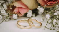 Bosses could give bonuses to newlyweds to 'incentivize marriage'