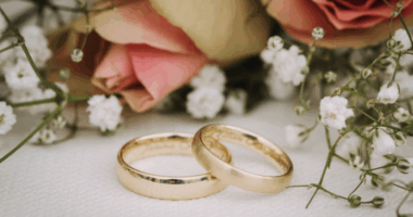 Bosses could give bonuses to newlyweds to 'incentivize marriage'