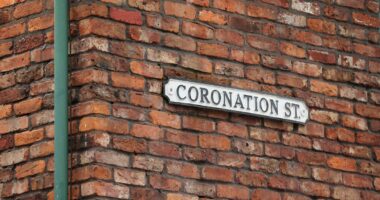 Coronation Street icon shares devastating statement as eight stars quit