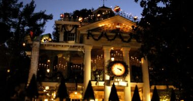 Disneyland guest dies after riding Haunted Mansion