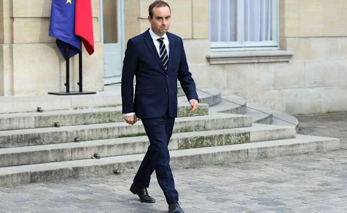 French Prime Minister resigns after less than a month in office