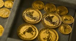 Gold prices soar to new records amid US government shutdown