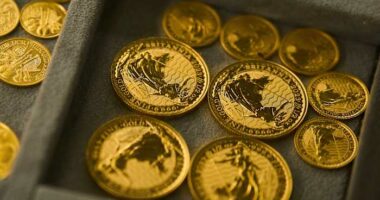 Gold prices soar to new records amid US government shutdown