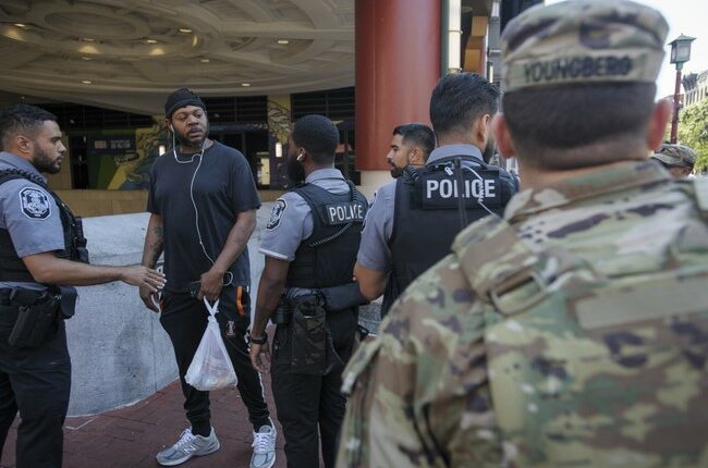 Hundreds of Anti-ICE Activists Attend Training in Oakland on 'Concrete Tactics' to 'Resist' Trump Agenda