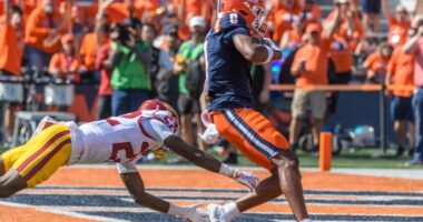 Illini's Justin Bowick serving as 'friendly' red zone target for Altmyer