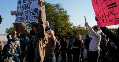 Illinois City Bars DHS Secretary Noem From City Hall and Intends to Tear Down ICE-Installed Barricades