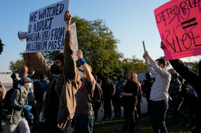 Illinois City Bars DHS Secretary Noem From City Hall and Intends to Tear Down ICE-Installed Barricades