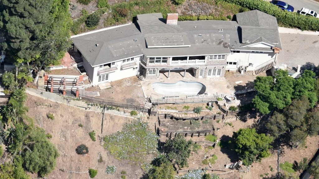 Jennifer Aniston begins remodeling new $7.25 Bel Air mansion