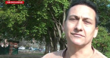 More police descend on Porepunkah in hunt for accused cop-killer