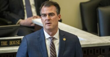 Oklahoma's GOP governor objects to Texas troops in Illinois
