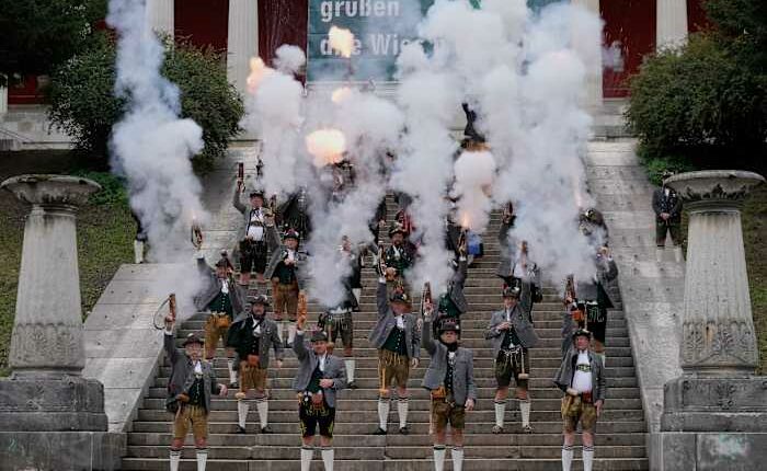 Oktoberfest ends Sunday with the traditional Bavarian salute