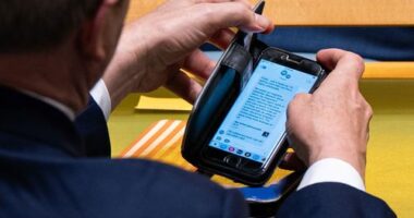 Photo of Trump team member's phone reveals major concerns
