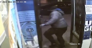 Sean Dunnavant sentenced to life in prison for West Rogers Park, Chicago shooting death of liquor store owner Salim Khamo