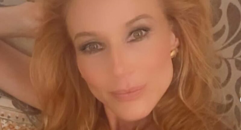 Singer shocks fans with 'unrecognizable' look after 'dating' Costner