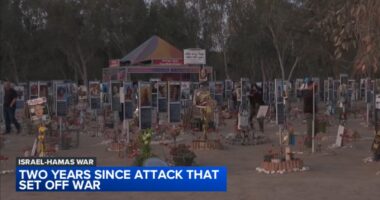 Supporters of Israel, Palestinians hope for Gaza peace talks progress, return of Hamas hostages 2 years after October 7th attack