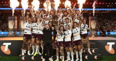 Adam Reynolds and Billy Walters of the Broncos hold aloft the Provan-Summons Trophy.