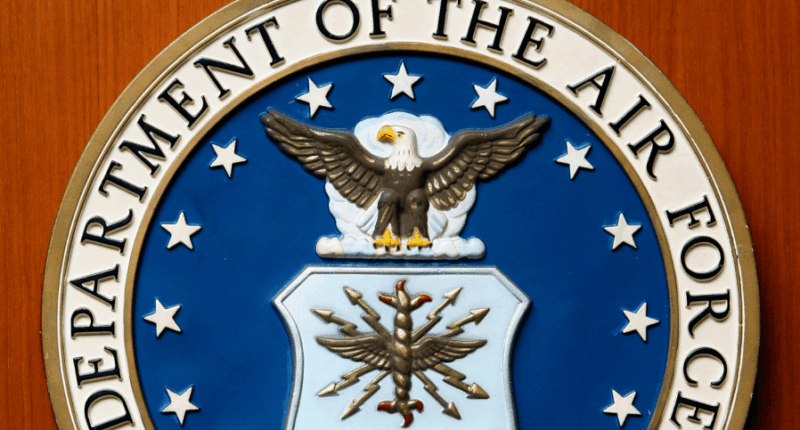Top Air Force general announces retirement