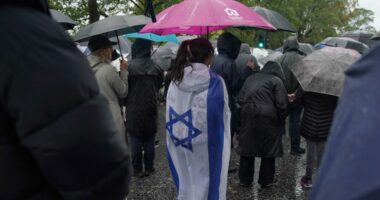 UK police given more time to question 4 suspects over deadly Manchester synagogue attack