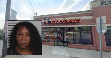 Woman goes berserk in Little Caesars over $1 sauces: Cops
