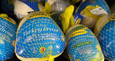 'Thankful Turkey Tuesday' helps families with holiday dinner