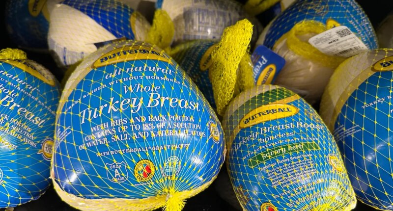 'Thankful Turkey Tuesday' helps families with holiday dinner