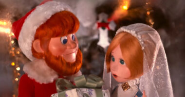 10 Best Christmas Movies Streaming On Hulu Right Now