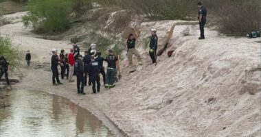 12-year-old girl rescued after sand hole collapses in Texas