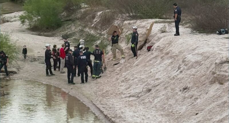 12-year-old girl rescued after sand hole collapses in Texas