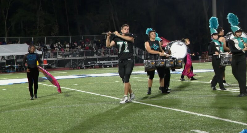 4 Islands players juggle football, band