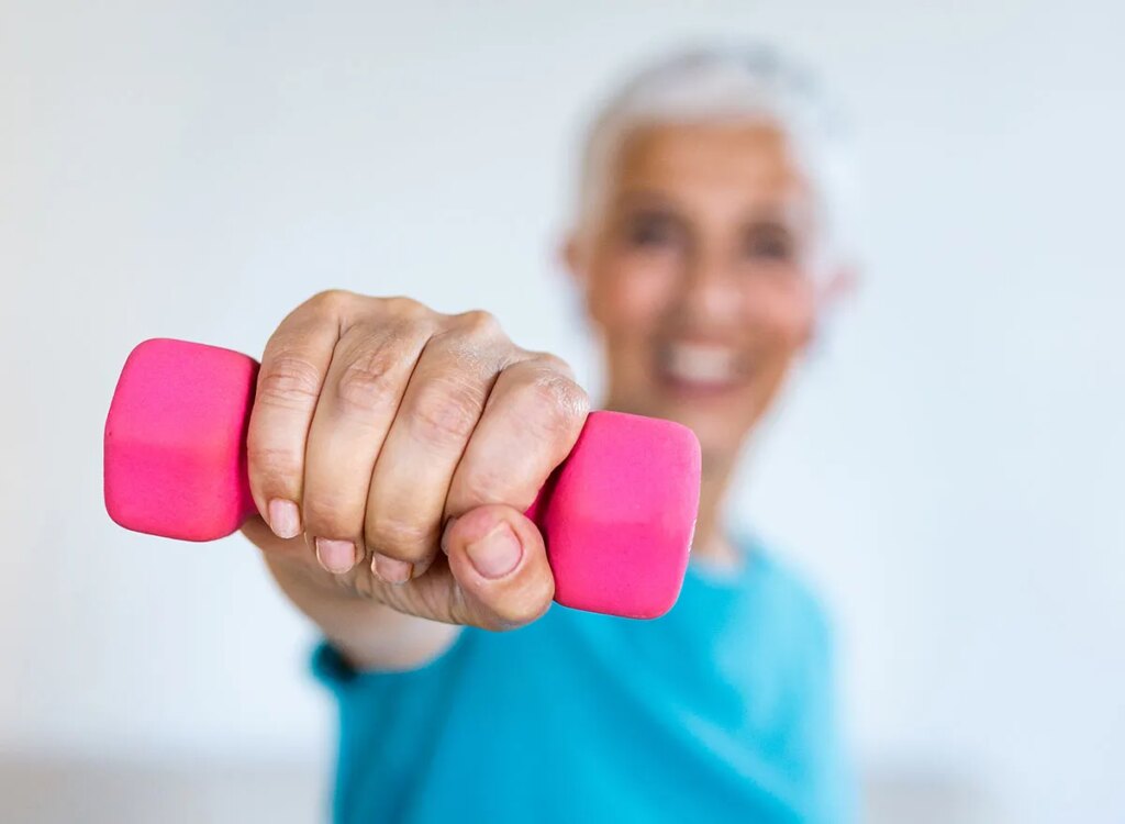 5 Daily Dumbbell Exercises That Reverse Muscle Loss Faster Than Gym Workouts After 50
