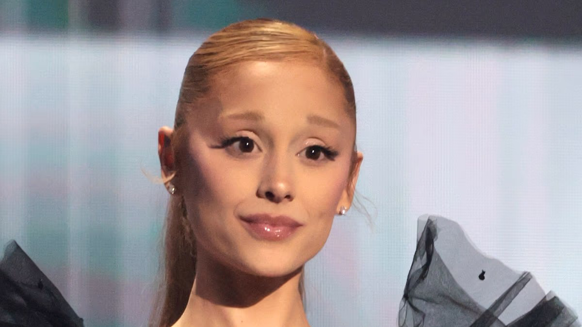 Ariana Grande looks worlds away from herself in a major throwback snap