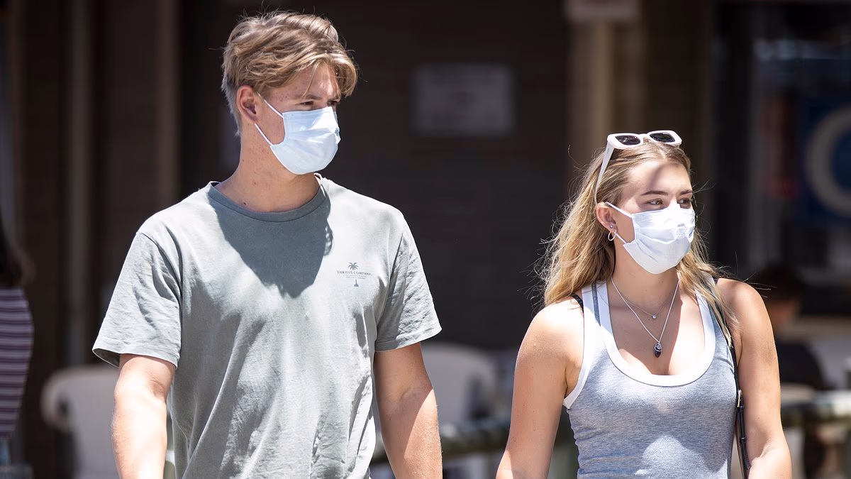 Aussies urged to get Covid booster shot as the festive season kicks off