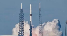 Blue Origin's New Glenn launches twin Mars probes