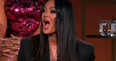 'BravoCon Live' crowd turns on Lisa Barlow, names her the Housewife most likely to leak stories to the press