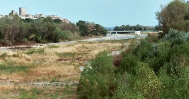 Cyclists survives 130-foot fall