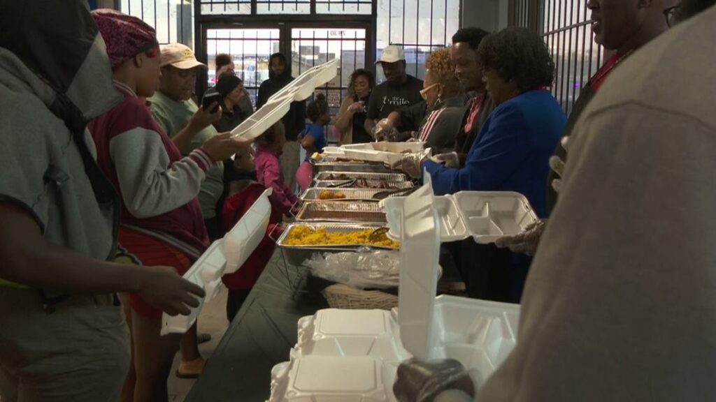 'Effort to give back': Jacksonville City Council members join local restaurant to feed hundreds