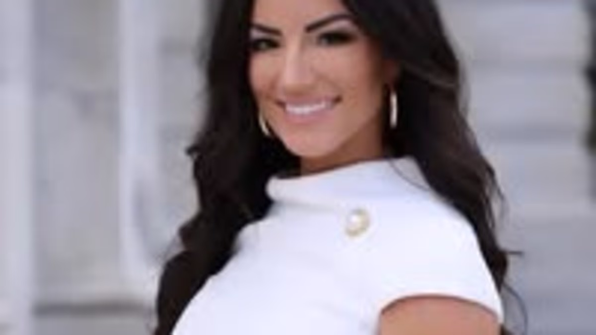 Ex-Washington cheerleader blasts fans who booed Trump at NFL game