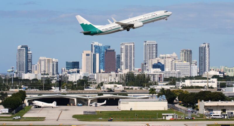 FAA lifts order slashing flights, allowing commercial airlines to resume their regular schedules