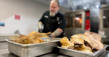 Feeding Tampa Bay serves hundreds of meals on Thanksgiving