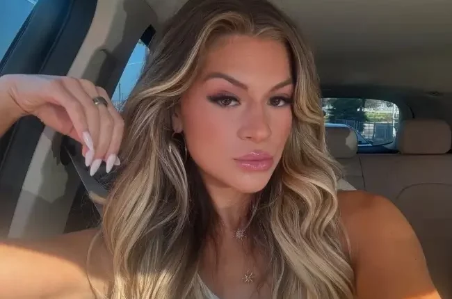 Fiona Belle Wikipedia, Age, Boyfriend, Ex-Husband, Selling OC |