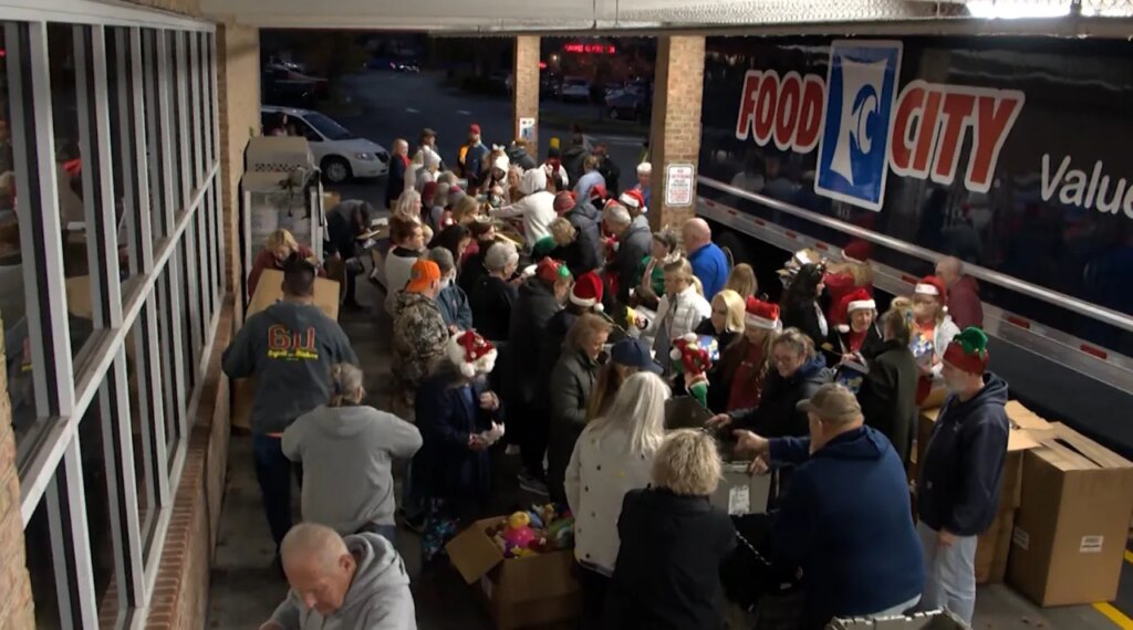 Food City donates $20K to Santa Train Project during annual packing party