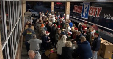 Food City donates $20K to Santa Train Project during annual packing party