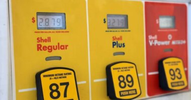 Gas prices drop below $3 per gallon, lowest since 2021
