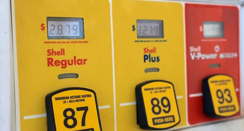 Gas prices drop below $3 per gallon, lowest since 2021