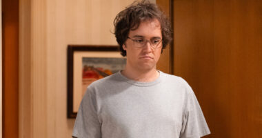 Georgie And Mandy's First Marriage Season 2 Featured The Show's First Onscreen Celebrity Cameo