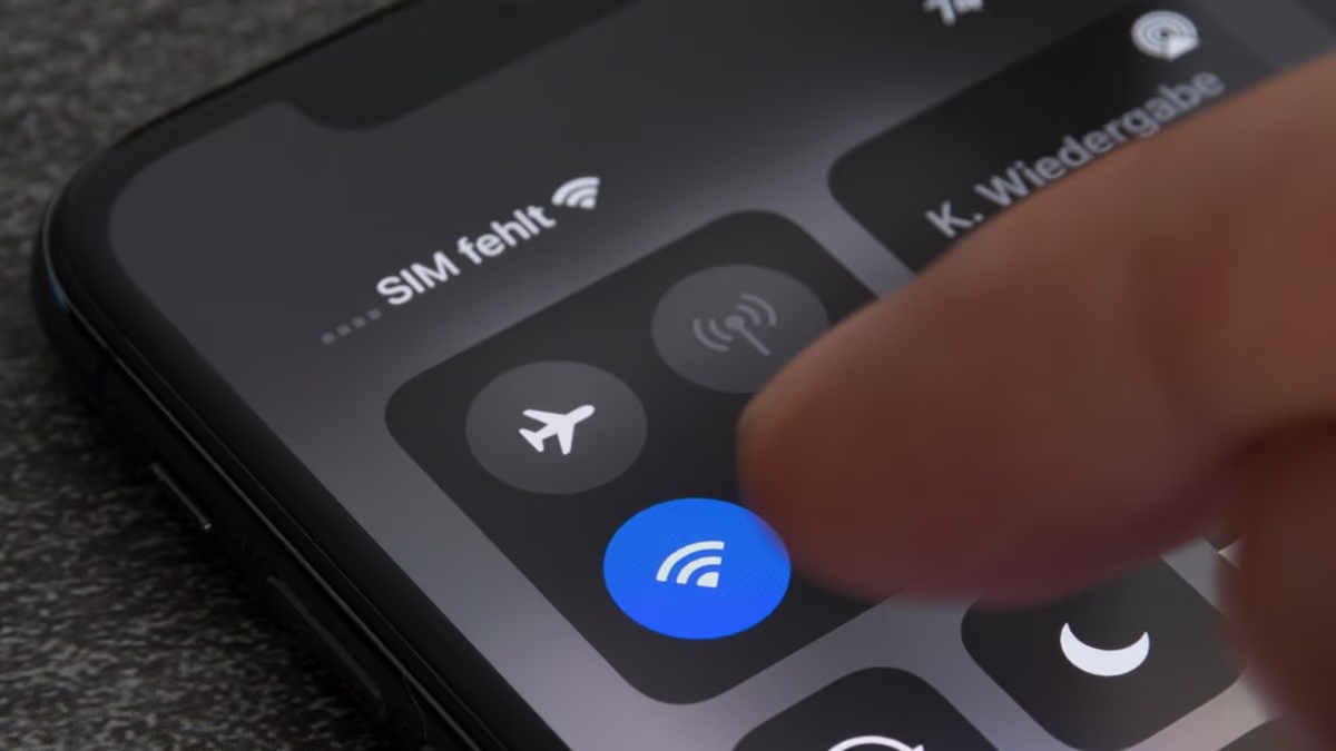 Google warns over public Wi-Fi - criminals could steal BANK details