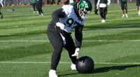 Harrison Phillips showing Jets what playing through pain looks like